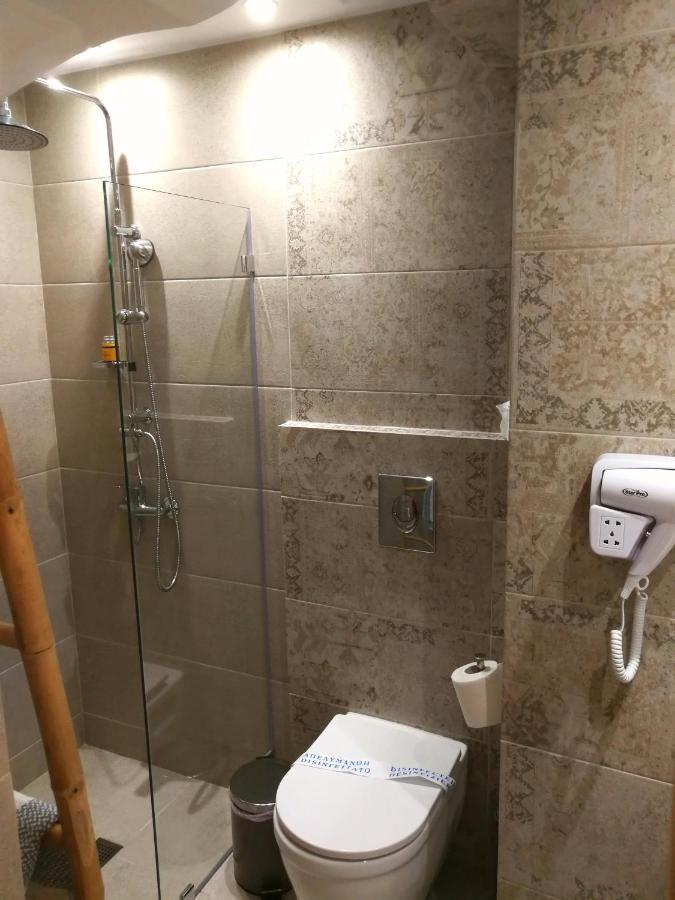 Medousa Adámasz Kültér fotó